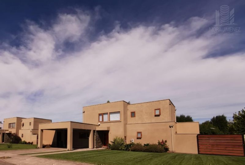 SE VENDE CASA (LOS COLONOS KM. 07)