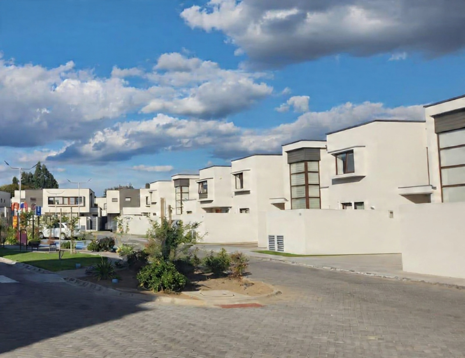 SE ARRIENDA CASA EN COND. CATALUÑA