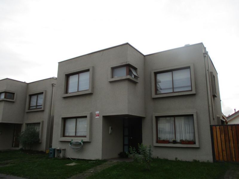 SE VENDE CASA CONDOMINIO PEUMAYEN